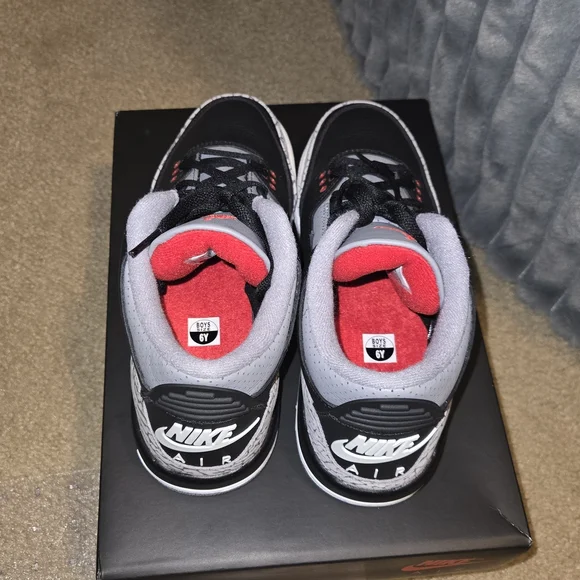 Jordan Kids Black and White Sneakers with Red Accents - Picture 5 of 5